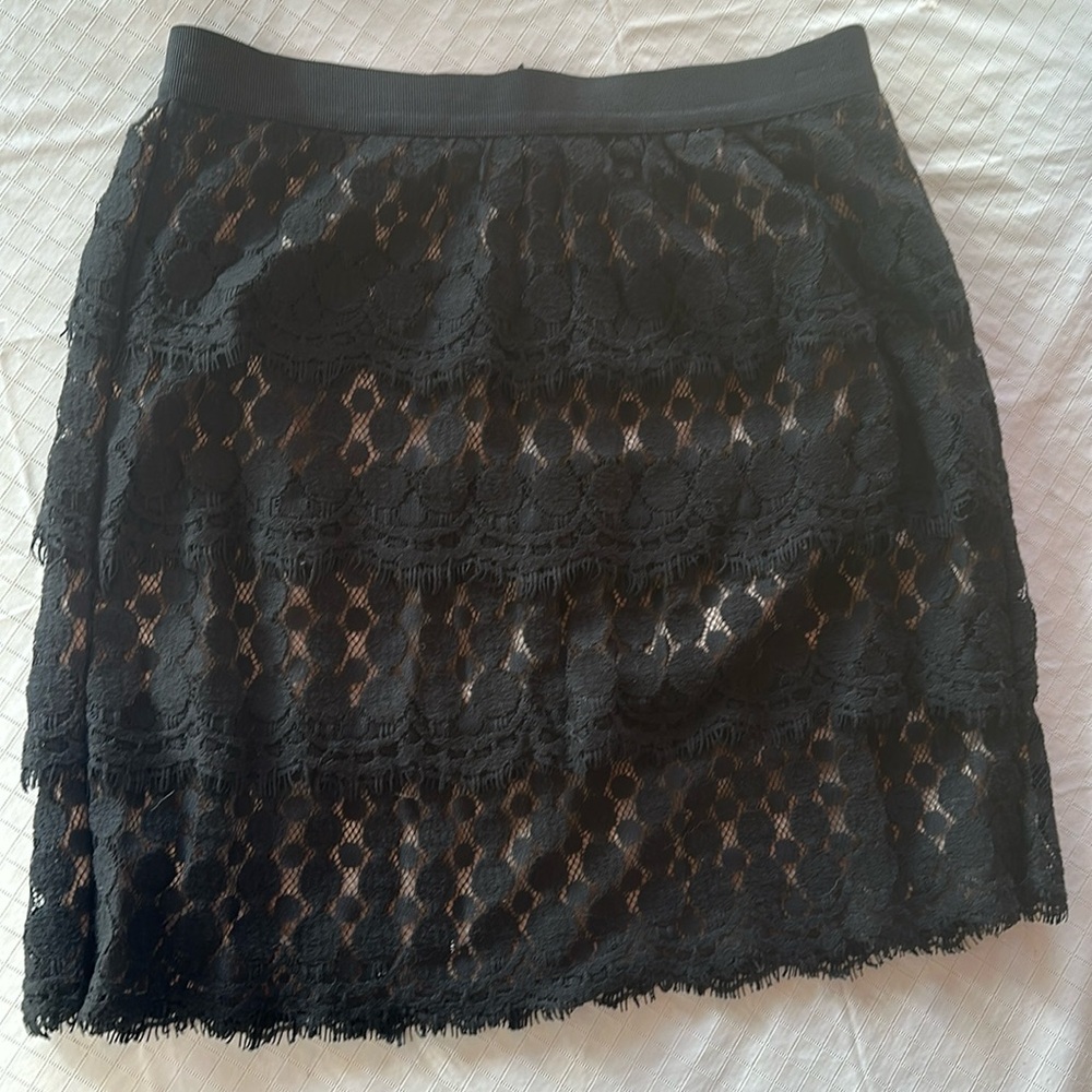 Ann Taylor Black Tan lined layered lace Skirt. Size 4
